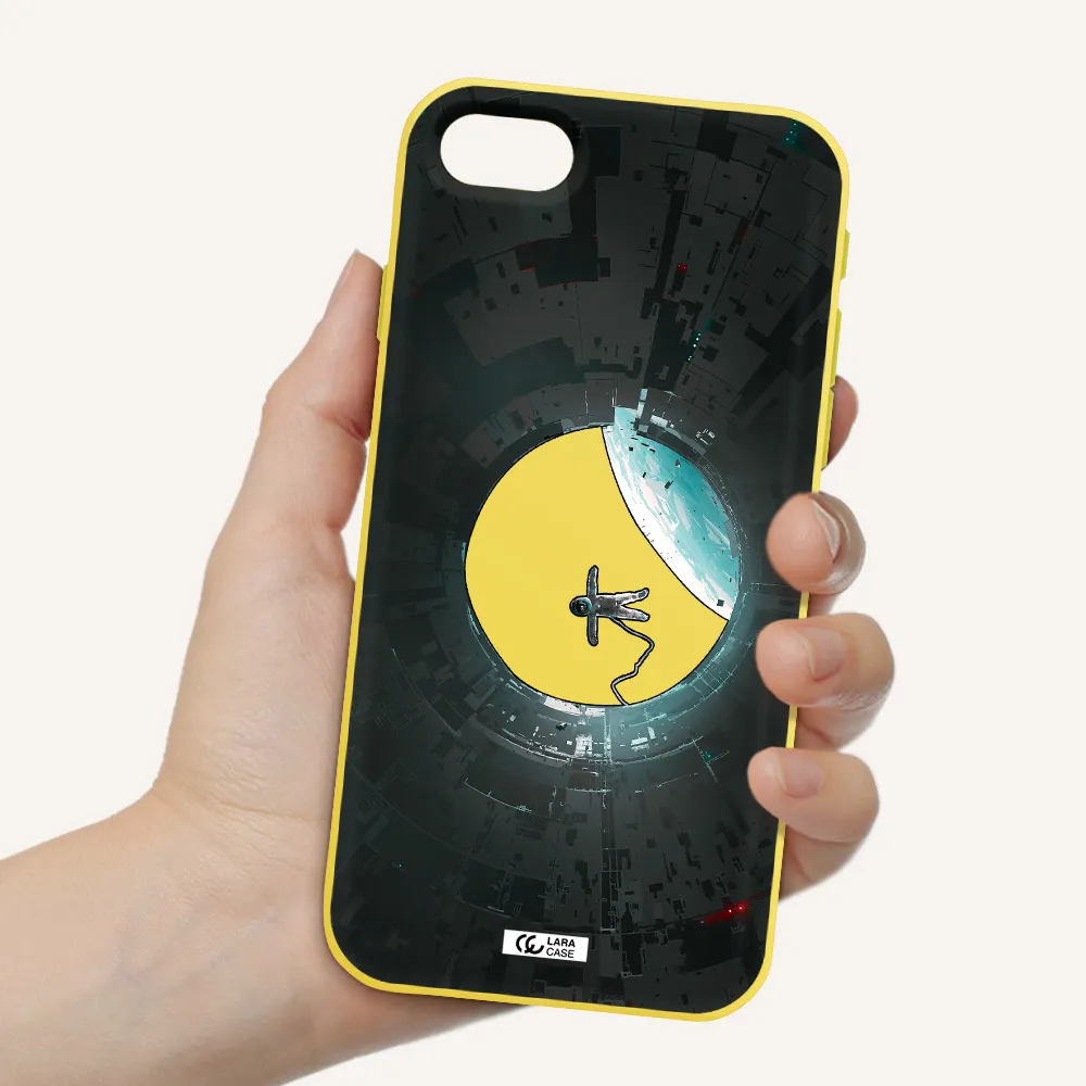 a astronaut in a space station Apple iPhone se 2020 Silicone canary yellow Case