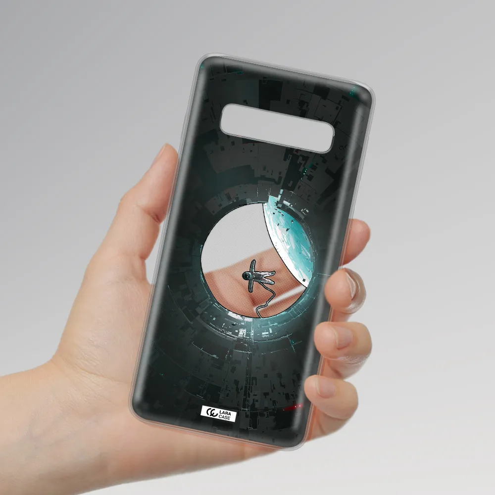a astronaut in a space station Samsung S10 Plus Clear TPU Case
