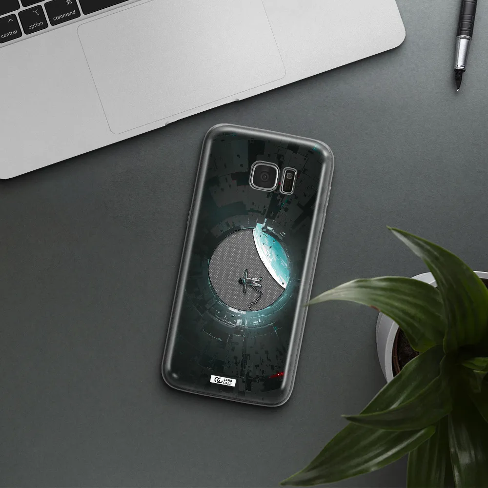 a astronaut in a space station Samsung S7 Edge Clear TPU Case