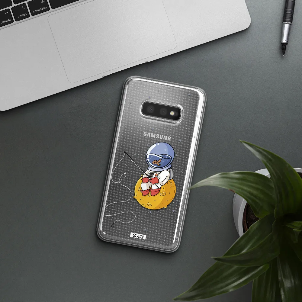 a cartoon of an astronaut sitting on a moon Samsung S10e Clear TPU Case