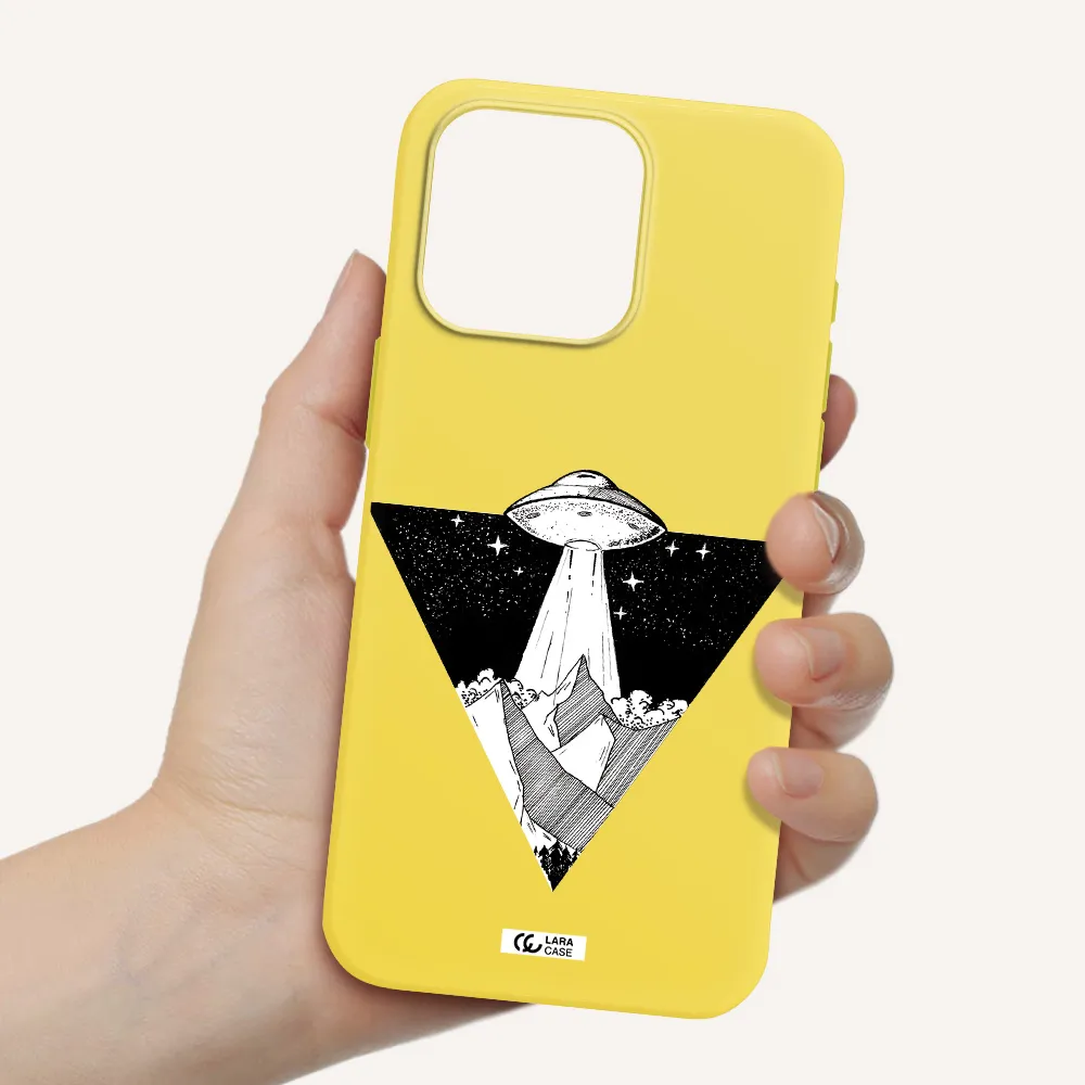 a triangle with a ufo in the sky Apple Iphone 15 Pro max Silicone canary yellow Case