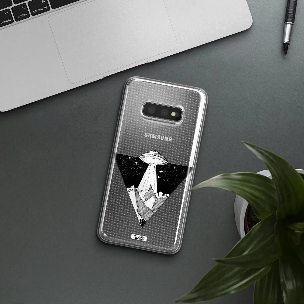 a triangle with a ufo in the sky Samsung S10e Clear TPU Case