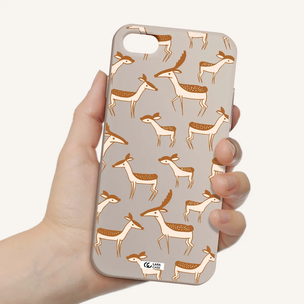 a pattern of deer and fawns Apple iPhone 7 Silicone Stone Case