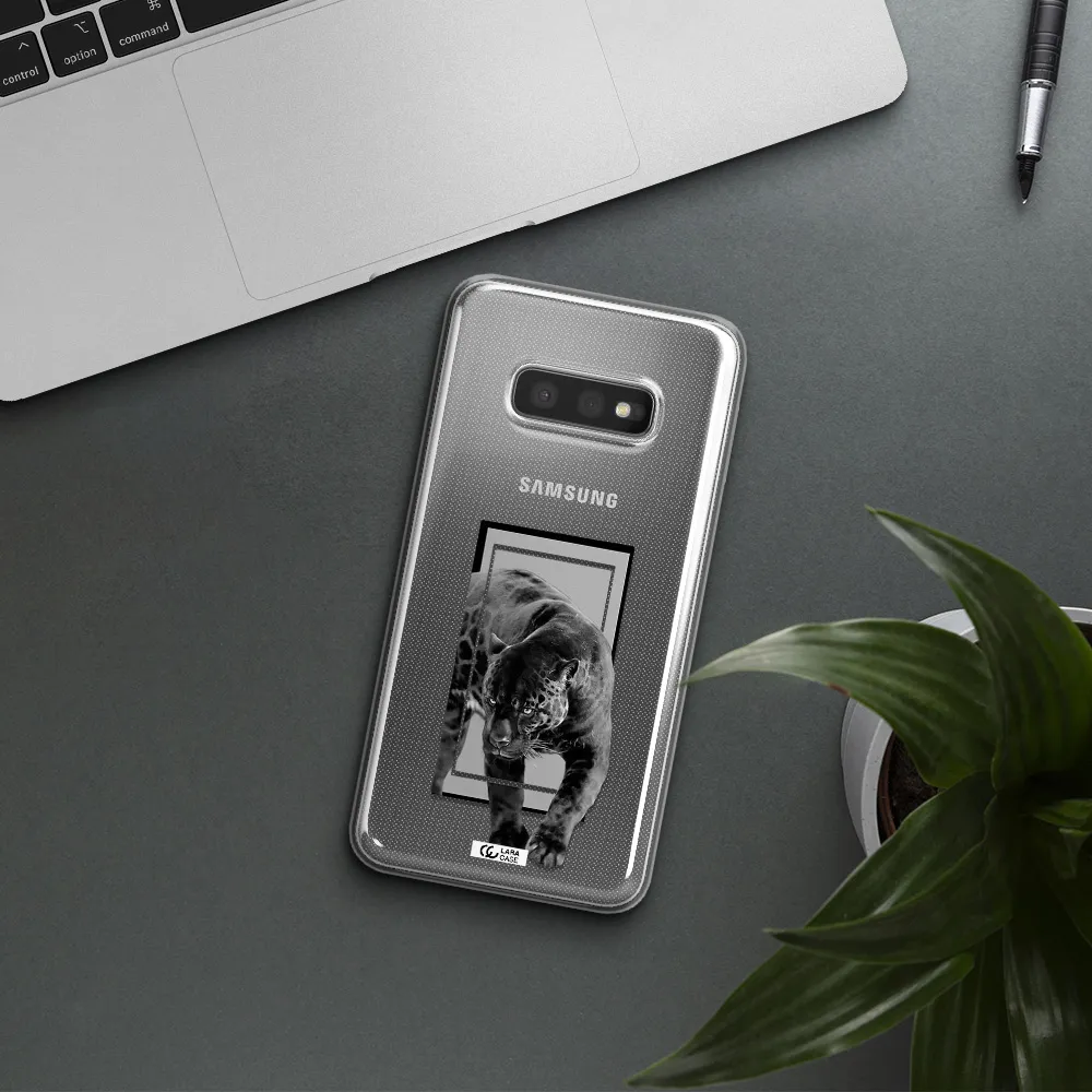a black tiger with spots on its face Samsung S10e Clear TPU Case